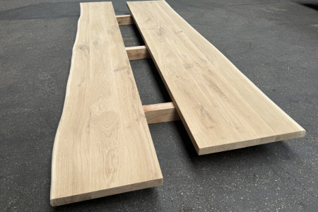 Rustiek eiken plank met boomrand